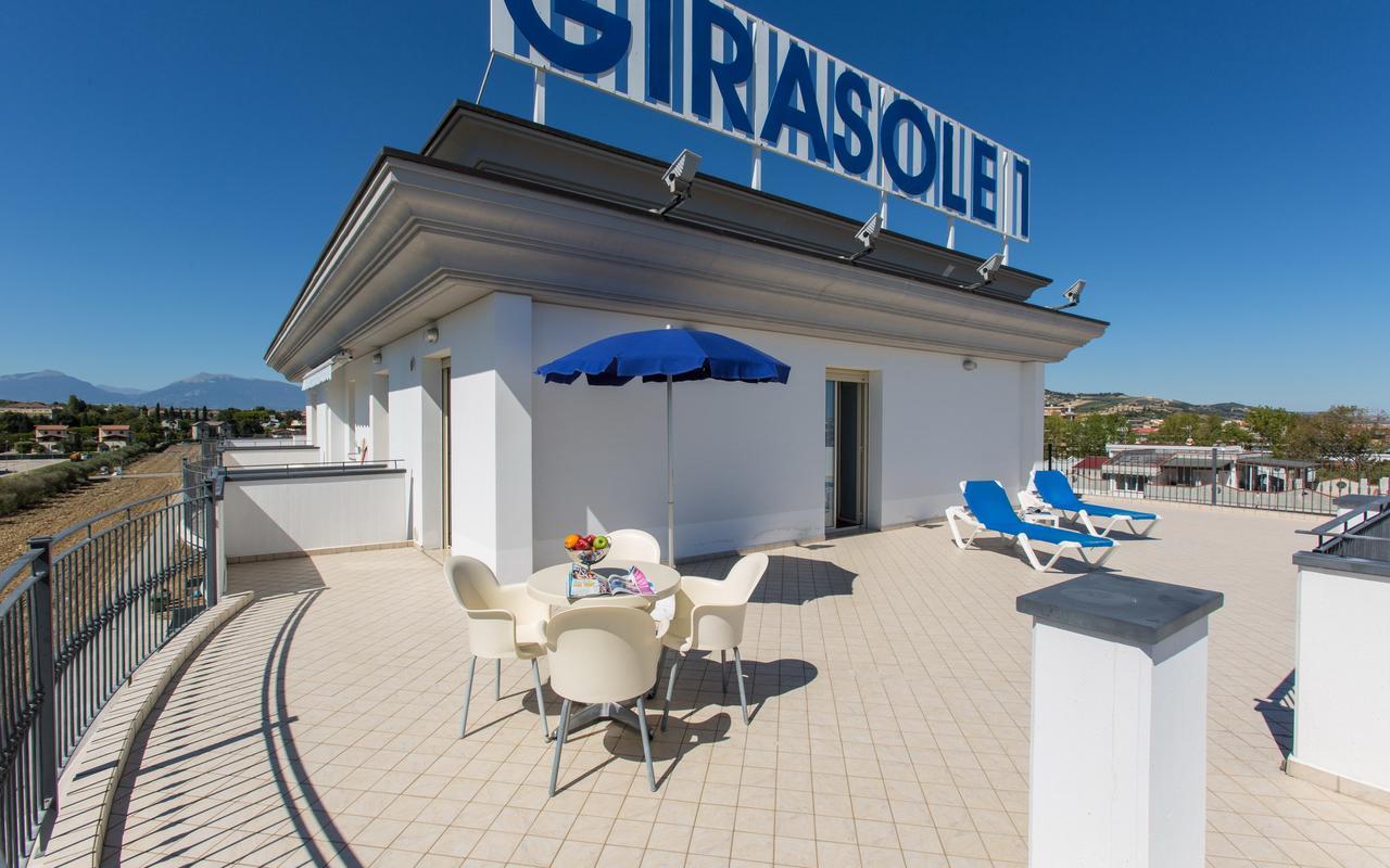 Residence Il Girasole 1 阿尔巴·阿德里亚蒂卡 外观 照片