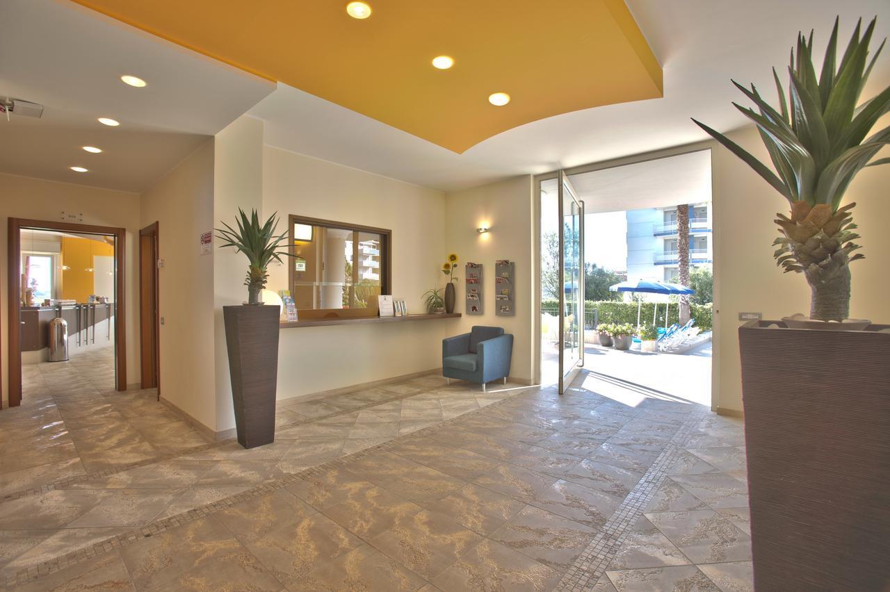 Residence Il Girasole 1 阿尔巴·阿德里亚蒂卡 外观 照片